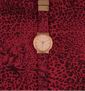 Reloj Komono leopardo rojo