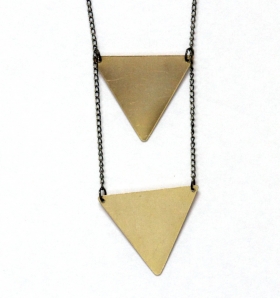 Collar de doble triángulo